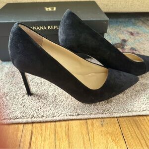 Banana Republic Arden Black Suede Pump